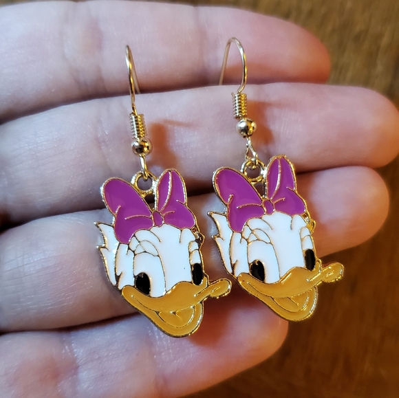 Jewelry - NWOT Daisy Duck Earrings